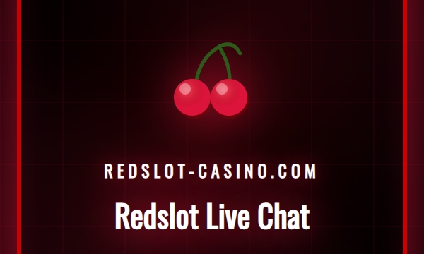 En kundeservicemedarbeider med headset som smilende hjelper en spiller via Redslot Live Chat på en dataskjerm.
